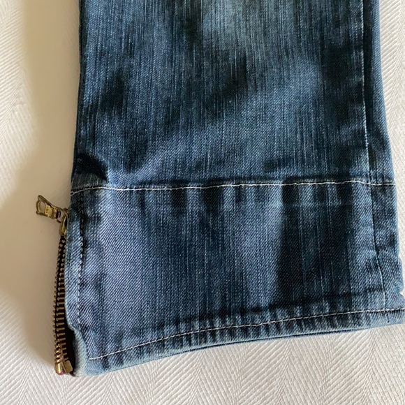 Denim Capri with zipper detail at leg opening - Picture 4 of 9